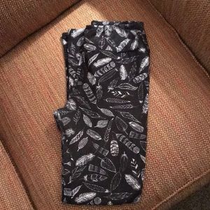 Black and white Lularoe leggings